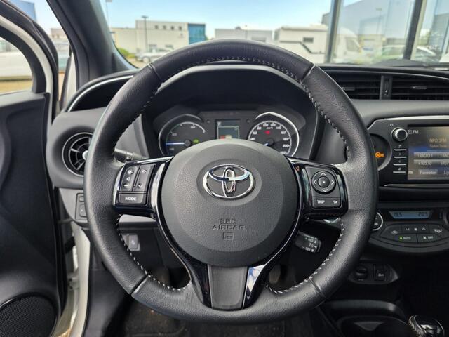 Toyota YARIS 1.5 HYB BI-TONE PLUS TREKHAAK/NAVI/PANO