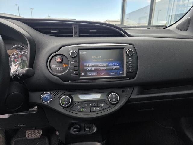 Toyota YARIS 1.5 HYB BI-TONE PLUS TREKHAAK/NAVI/PANO
