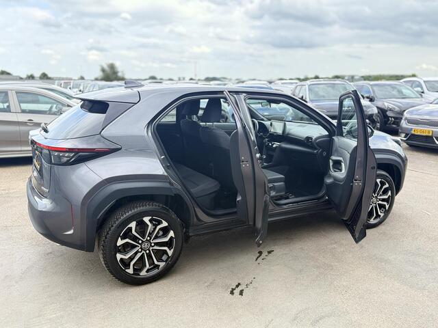 Toyota YARIS Cross 1.5 Hybrid First Edition Stoelverwarming, Parkeersensoren voor + achter, LED, Privacy glass, LMV, Dealeronderhouden, All-season banden