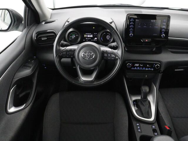 Toyota YARIS 1.5 Hybrid Dynamic | 38.500km NAP | Adaptive Cruise | DAB | Carplay | Full LED | Camera | LM | Keyless | Climate controle | Bluetooth
