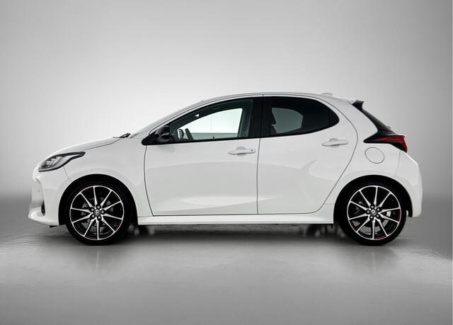 Toyota YARIS 1.5 Hybrid GR Sport Premium Pack | BTW Voertuig | JBL | Head-Up Display | Dodehoek detectie | Panoramadak | Stoel+stuurverwarming | Parkeersensoren voor+ achter | Draadloze telefoonlader | Cruise control adaptive |