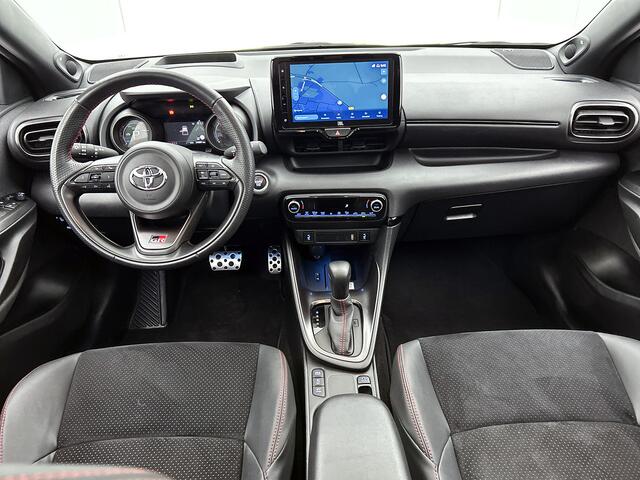 Toyota YARIS 1.5 Hybrid GR Sport Premium Pack | BTW Voertuig | JBL | Head-Up Display | Dodehoek detectie | Panoramadak | Stoel+stuurverwarming | Parkeersensoren voor+ achter | Draadloze telefoonlader | Cruise control adaptive |