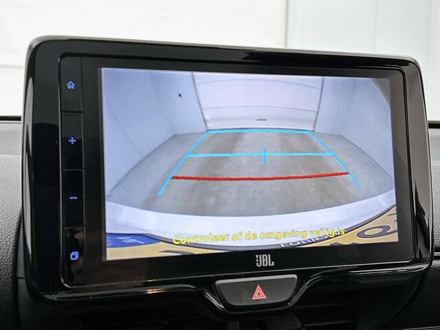 Toyota YARIS 1.5 Hybrid GR Sport Premium Pack | BTW Voertuig | JBL | Head-Up Display | Dodehoek detectie | Panoramadak | Stoel+stuurverwarming | Parkeersensoren voor+ achter | Draadloze telefoonlader | Cruise control adaptive |