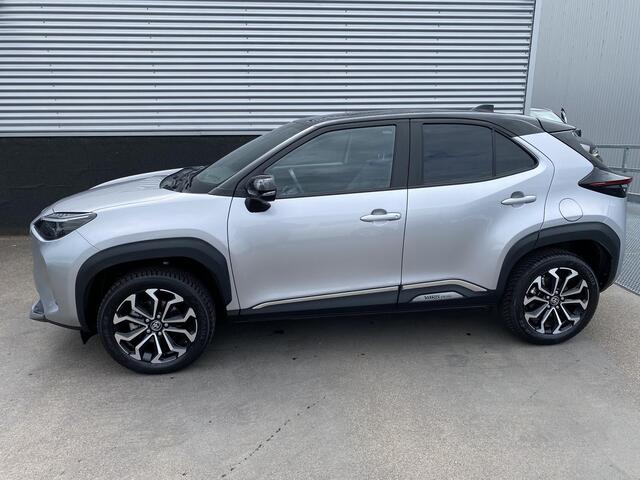 Toyota YARIS Cross 1.5 Hybrid First Edition / bitone / NL auto / unieke km stand! / absolute nieuw staat!