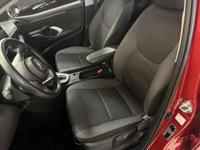 Toyota YARIS 1.5 Hybrid Dynamic + trekhaak , NL auto slechts 19000 km