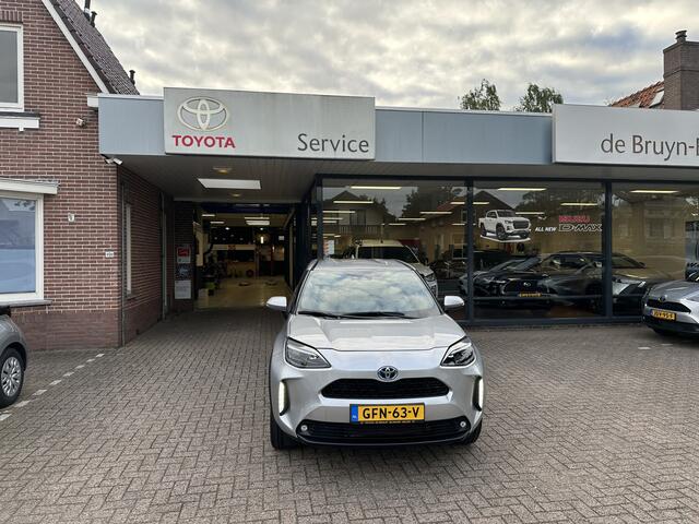 Toyota YARIS Cross 1.5 Hybrid Executive Limited dodehoekdetectie / stoelverwarming / stuurwielverwarming / parkeersensoren voor + achter / Navigatie / Apple Carplay / Android Auto / parkeercamera / 10 jaar Toyota garantie / rijklaarprijs incl. Toyota Pechhulppas