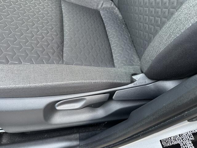 Toyota YARIS Cross 1.5 Hybrid Executive Limited dodehoekdetectie / stoelverwarming / stuurwielverwarming / parkeersensoren voor + achter / Navigatie / Apple Carplay / Android Auto / parkeercamera / 10 jaar Toyota garantie / rijklaarprijs incl. Toyota Pechhulppas