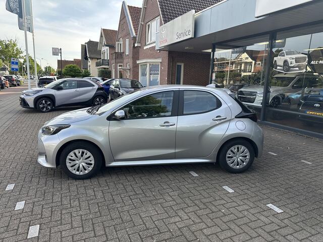 Toyota YARIS 1.5 Hybrid 115 Business