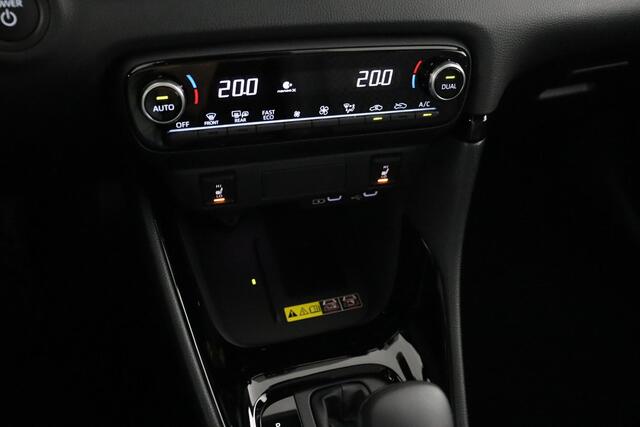 Toyota YARIS 1.5 Hybrid 130 Executive | Panoramadak | JBL audio | Nieuwe Auto | Parkeersensoren | Stoel/Stuurverwarming |