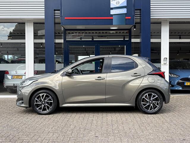 Toyota YARIS 1.5 Hybrid Dynamic / Automaat / NL-Auto / Stoelverwarming / Adaptieve Cruise-Control / Trekhaak! / Apple-Carplay & Android-Auto / LED / DAB Radio-Bluetooth / Getint-Glas / Camera-Achter / 16'' LMV / ENZ.