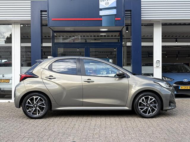 Toyota YARIS 1.5 Hybrid Dynamic / Automaat / NL-Auto / Stoelverwarming / Adaptieve Cruise-Control / Trekhaak! / Apple-Carplay & Android-Auto / LED / DAB Radio-Bluetooth / Getint-Glas / Camera-Achter / 16'' LMV / ENZ.