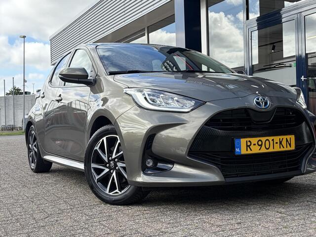 Toyota YARIS 1.5 Hybrid Dynamic / Automaat / NL-Auto / Stoelverwarming / Adaptieve Cruise-Control / Trekhaak! / Apple-Carplay & Android-Auto / LED / DAB Radio-Bluetooth / Getint-Glas / Camera-Achter / 16'' LMV / ENZ.
