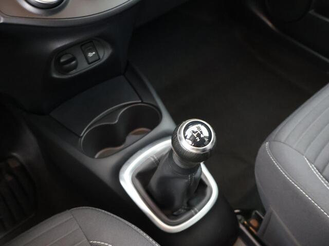 Toyota YARIS 1.0 VVT-i Connect Bi-Tone | Apple Carplay & AndroidAUTO | Camera | Privacy Glass |