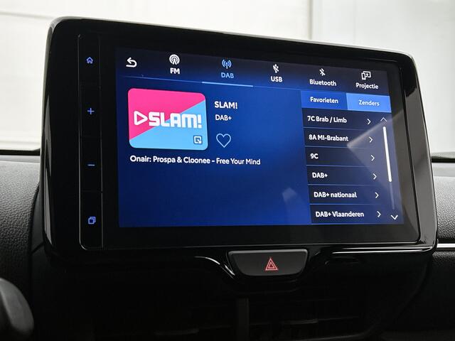 Toyota YARIS Cross 1.5 Hybrid First Edition + | BTW voertuig | Dodehoek detectie | Stoel+stuurverwarming | Elektrische achterklep | Parkeersensoren voor+achter | Draadloze telefoonlader | Apple CarPlay/Android Auto |