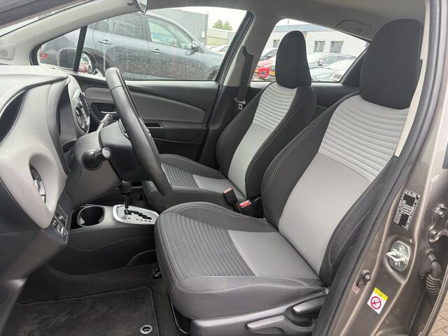 Toyota YARIS 1.5 Hybrid Design NL Auto Dealer Onderhouden Navi Clima Cruise Carplay