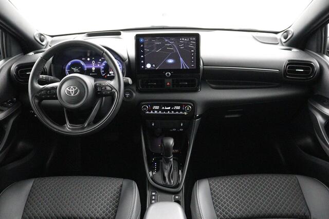 Toyota YARIS 1.5 Hybrid 130 Executive | Stoel / Stuurverwarming | Heads-up Display | Trekhaak | Blindspot | JBL |