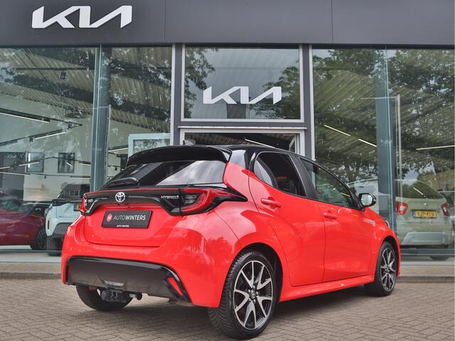 Toyota YARIS 1.5 Hybrid Executive Launch Edition | Bi-Tone | Head-up Display | Stoelverwarming | Camera | 17" LMV | Trekhaak