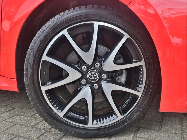 Toyota YARIS 1.5 Hybrid Executive Launch Edition | Bi-Tone | Head-up Display | Stoelverwarming | Camera | 17" LMV | Trekhaak