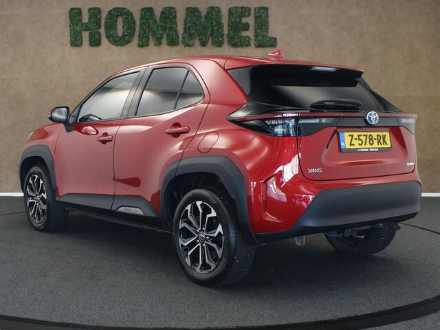 Toyota YARIS Cross 1.5 Hybrid Team D - PARKEERSENSOREN VOOR/ ACHTER - DODEHOEK DETECTIE - 17 INCH LICHT METALEN VELGEN - STUUR VERWARMD - VOORRUITVERWARMING - KEYLESS ENTRY/ START - VOORSTOELEN VERWARMD - PASSAGIERSSTOEL IN HOOGTE VERSTELBAAR - DAB AUDIO - NAVIGATIE