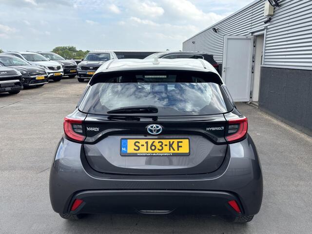 Toyota YARIS 1.5 Hybrid Executive Bi-tone edition Navigatie, Dodehoekdetectie, HUD, Parkeersensoren voor + achter, LED, Smart Key, Adaptieve cruise control