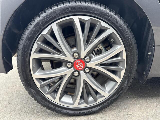 Toyota YARIS 1.5 Hybrid Executive Nieuw geleverd en dealeronderhouden, Trekhaak, JBL, Dodehoekdetectie, Stoelverwarming, HUD, LED, Parkeersensoren voor + achter