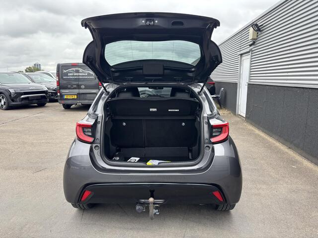 Toyota YARIS 1.5 Hybrid Executive Nieuw geleverd en dealeronderhouden, Trekhaak, JBL, Dodehoekdetectie, Stoelverwarming, HUD, LED, Parkeersensoren voor + achter