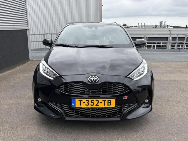 Toyota YARIS 1.5 Hybrid GR Sport Nieuw geleverd, 1e eign. Dodehoekdetectie, Stoelverwarming, PDC, LED, Smart Key, LMV
