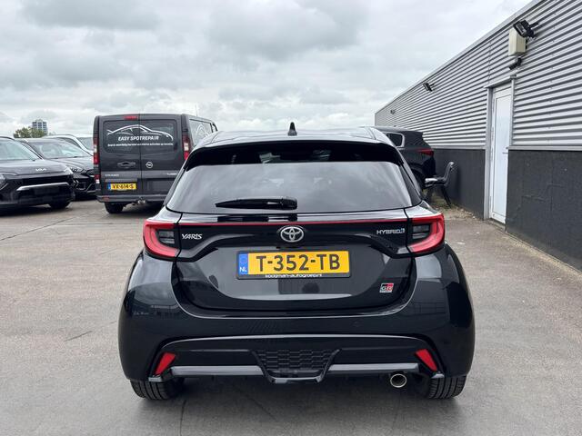 Toyota YARIS 1.5 Hybrid GR Sport Nieuw geleverd, 1e eign. Dodehoekdetectie, Stoelverwarming, PDC, LED, Smart Key, LMV