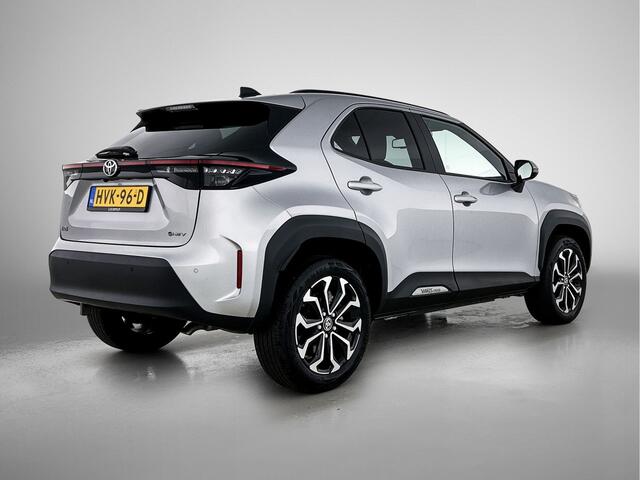 Toyota YARIS Cross 1.5 Hybrid 115 Dynamic Comfort Pack | BTW voertuig | Dodehoek detectie | Stuur+stoelverwarming | Parkeersensoren Voor+Achter | Draadloze telefoonlader |