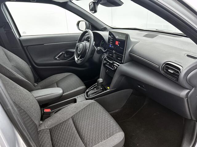 Toyota YARIS Cross 1.5 Hybrid 115 Dynamic Comfort Pack | BTW voertuig | Dodehoek detectie | Stuur+stoelverwarming | Parkeersensoren Voor+Achter | Draadloze telefoonlader |