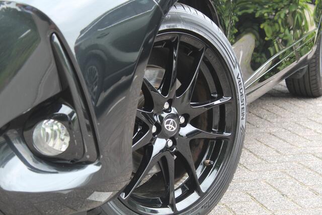 Toyota YARIS 1.5 Hybrid GR-Sport | Rijklaar | 'Trekhaak' | Apple/Android | Half-leder | Keyless | 17" | Clima | Camera | Dealer onderhouden | NL-auto