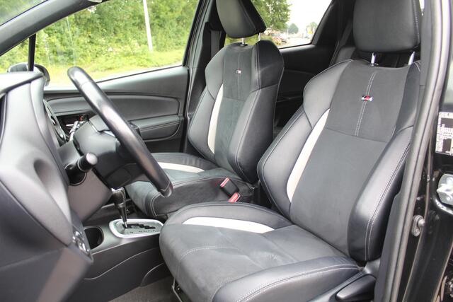Toyota YARIS 1.5 Hybrid GR-Sport | Rijklaar | 'Trekhaak' | Apple/Android | Half-leder | Keyless | 17" | Clima | Camera | Dealer onderhouden | NL-auto