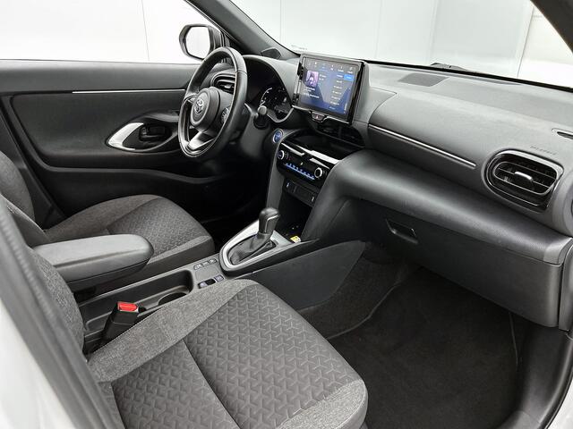 Toyota YARIS Cross 1.5 Hybrid First Edition + | Parkeersensoren Voor+achter | Dodehoek detectie | Stuur+stoelverwarming | LED Adaptive | Apple CarPlay/Android auto | Cruise Control Adaptive |