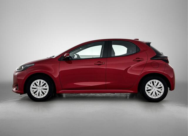 Toyota YARIS 1.5 Hybrid Active | 1e Eigenaar | NIEUW GELEVERD & ONDERHOUDEN | Metallic Rood | Apple Carplay / Android Auto |