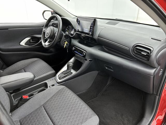 Toyota YARIS 1.5 Hybrid Active | 1e Eigenaar | NIEUW GELEVERD & ONDERHOUDEN | Metallic Rood | Apple Carplay / Android Auto |
