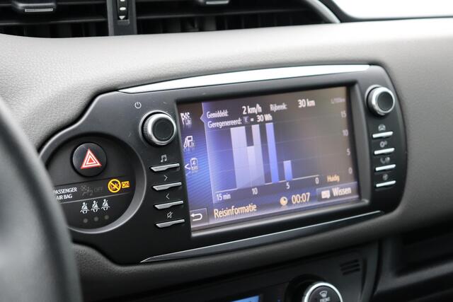 Toyota YARIS 1.5 Hybrid Energy Plus Lm velgen, Getinte ramen