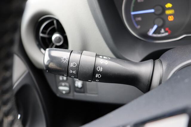 Toyota YARIS 1.5 Hybrid Energy Plus Lm velgen, Getinte ramen