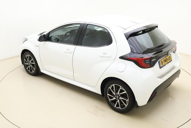 Toyota YARIS 1.5 Hybrid Dynamic Stoelverwarming l Camera l Climate Control l Cruise Control l DAB l Keyless Entry & Start l LED l Lichtmetalen Velgen