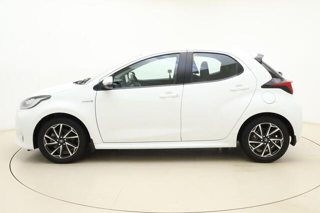 Toyota YARIS 1.5 Hybrid Dynamic Stoelverwarming l Camera l Climate Control l Cruise Control l DAB l Keyless Entry & Start l LED l Lichtmetalen Velgen
