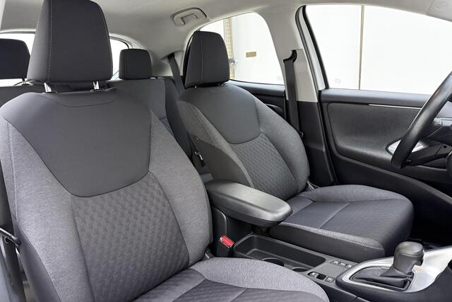 Toyota YARIS 1.5 Hybrid Dynamic Stoelverwarming l Camera l Climate Control l Cruise Control l DAB l Keyless Entry & Start l LED l Lichtmetalen Velgen