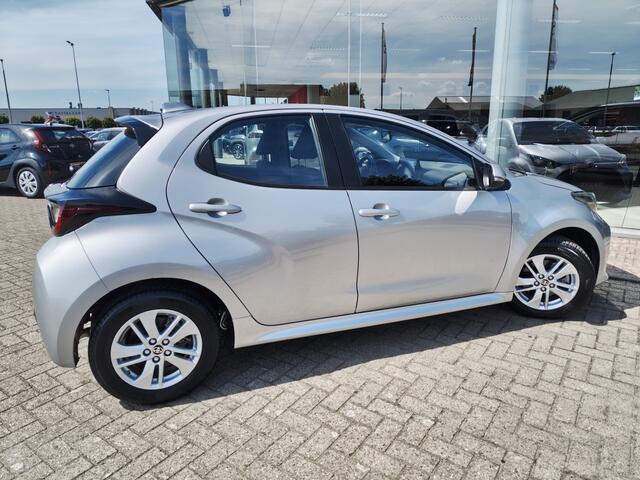 Toyota YARIS 1.5 Hybrid Active | Stoelverwarming | DAB | Lichtmetalen Velgen