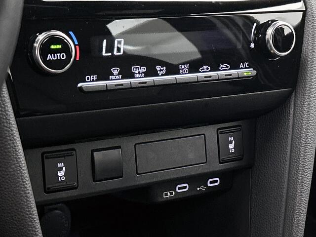 Toyota YARIS Cross 1.5 Hybrid 115 Dynamic Comfort Pack | BTW voertuig | Dodehoek detectie | Stuur+stoelverwarming | Parkeersensoren voor+Achter | Draadloze telefoonlader | Apple CarPlay/Android Auto | Cruise Control Adaptive | Achteruitrijcamera