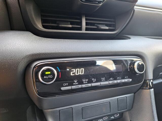 Toyota YARIS 1.5 Hybrid 115 Active Red Pack NL Auto Carplay Clima Cruise Nieuw Model