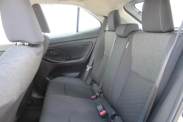 Toyota YARIS Cross 1.5 Hybrid Active Apple carplay/ android auto l All weather banden | Armsteun | Elektrisch inklapbare buitenspiegels | Climate control | Achteruitrijcamera | Verwarmbare spiegel