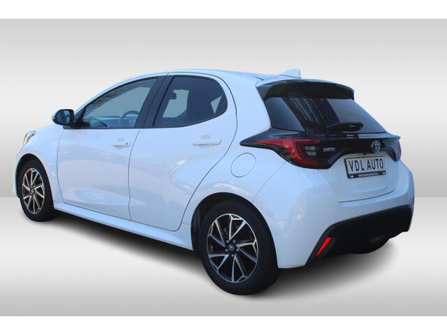 Toyota YARIS 1.5 Hybrid 115 Business Automaat l Stoelverwarming l Lendesteun l LM velgen l Spiegelverwarming l Getinte achterramen l Sfeerverlichting