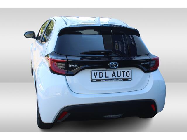 Toyota YARIS 1.5 Hybrid 115 Business Automaat l Stoelverwarming l Lendesteun l LM velgen l Spiegelverwarming l Getinte achterramen l Sfeerverlichting