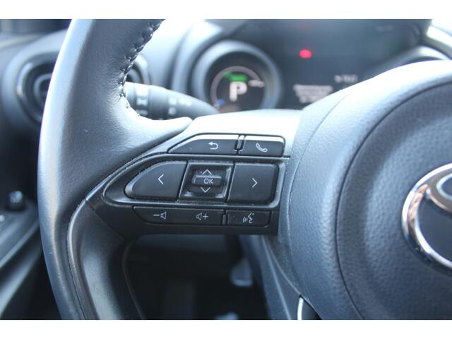 Toyota YARIS 1.5 Hybrid 115 Business Automaat l Stoelverwarming l Lendesteun l LM velgen l Spiegelverwarming l Getinte achterramen l Sfeerverlichting