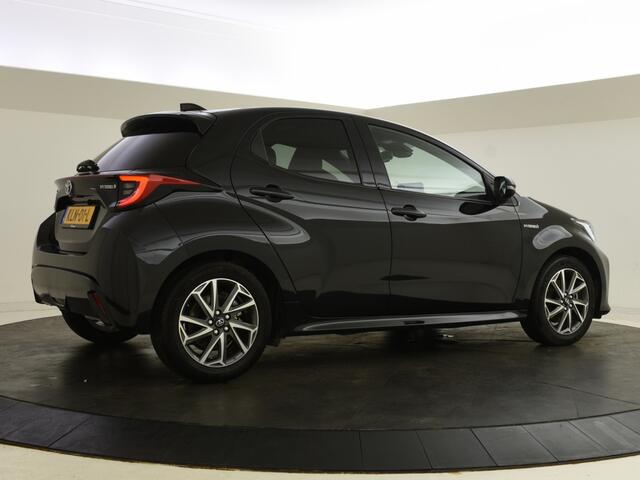 Toyota YARIS 1.5 Hybrid Lounge | Carplay | Panorama | Halfleer |