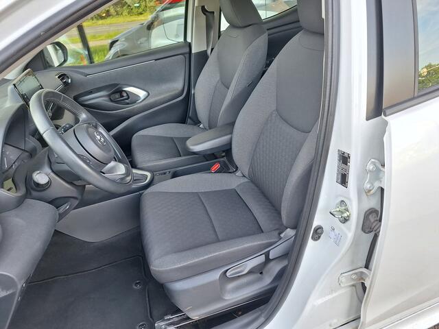 Toyota YARIS 1.5 Hybrid Active met parelmoer metallic