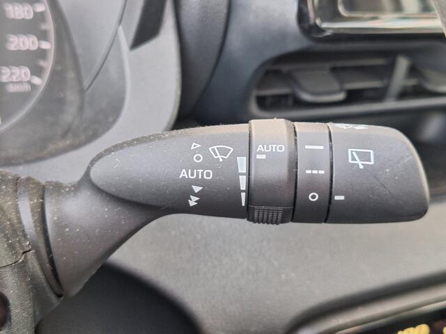 Toyota YARIS 1.5 Hybrid Active met parelmoer metallic